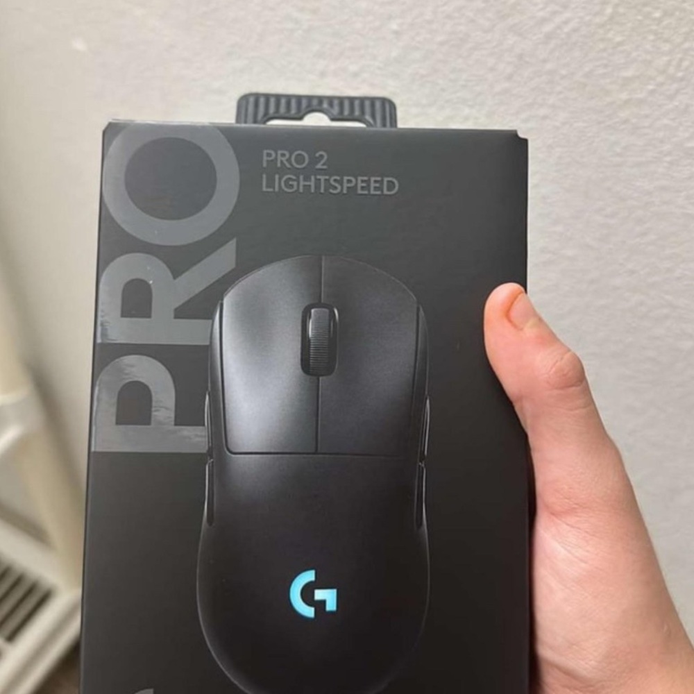 Logitech Black Gaming Mouse with Ergonomic Design and Advanced Sensor